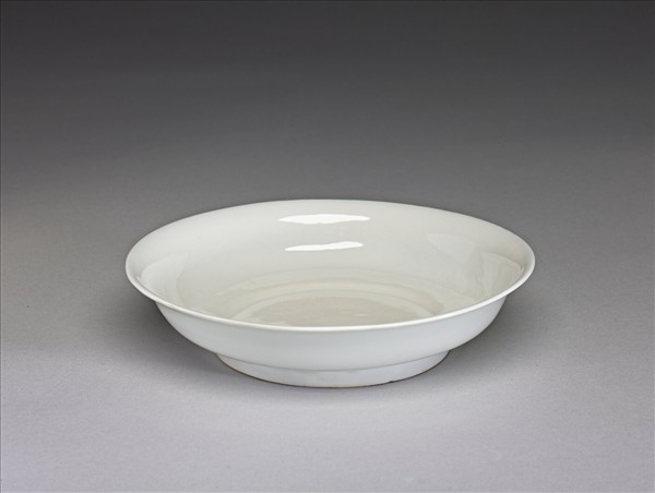 甜白釉雲龍紋碟