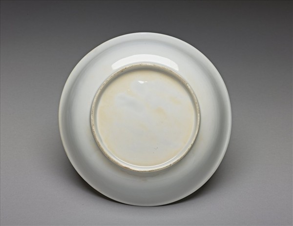 甜白釉雲龍紋碟