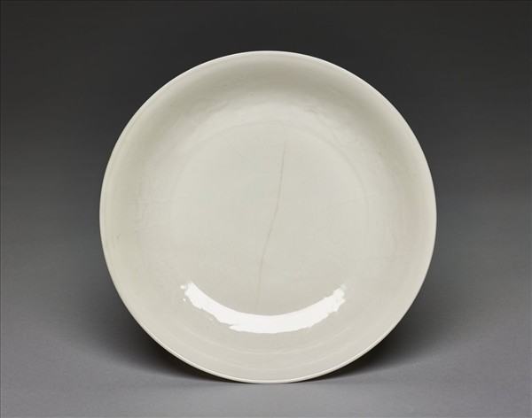 甜白釉雲龍紋碟