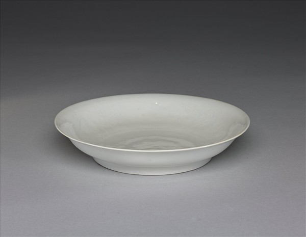 甜白釉雲龍紋碟