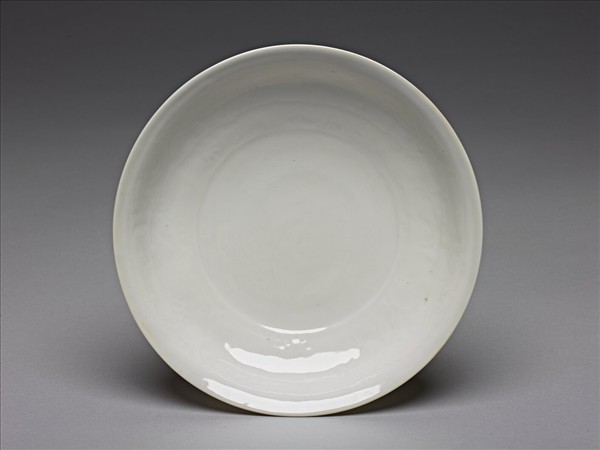 甜白釉雲龍紋碟