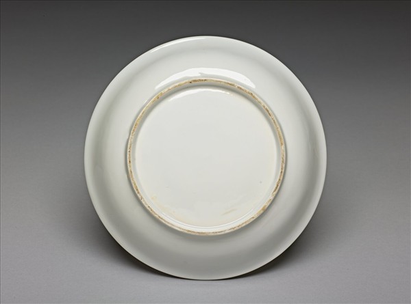 甜白釉雲龍紋碟