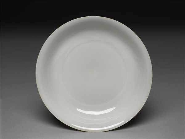 甜白釉雲龍紋碟