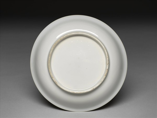 甜白釉雲龍紋碟