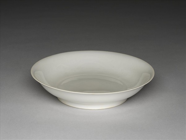 甜白釉雲龍紋碟