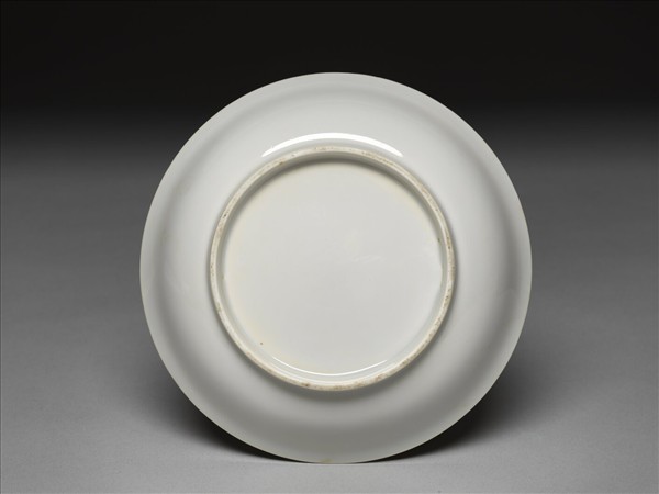 甜白釉雲龍紋碟