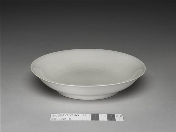 甜白釉雲龍紋碟