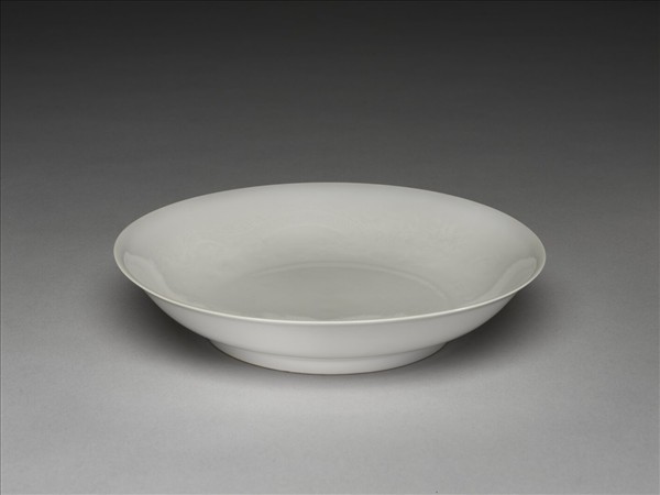 甜白釉雲龍紋碟