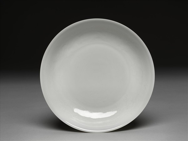 甜白釉雲龍紋碟