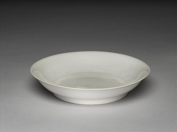 甜白釉雲龍紋碟