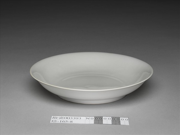 甜白釉雲龍紋碟