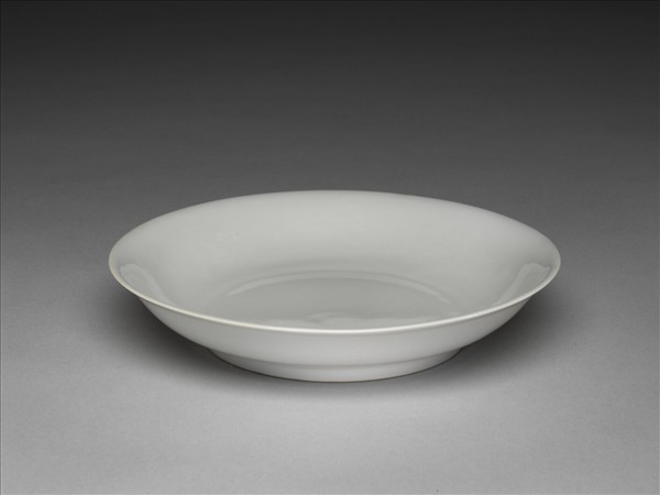 甜白釉雲龍紋碟