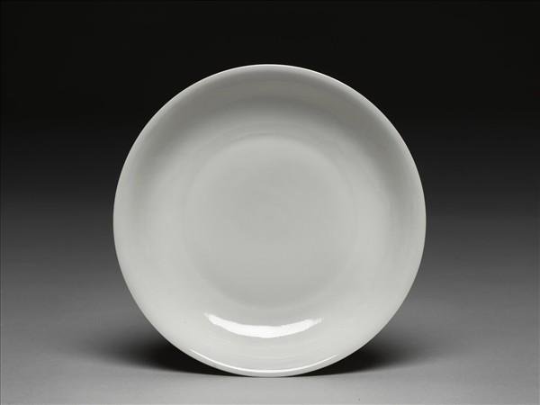 甜白釉雲龍紋碟