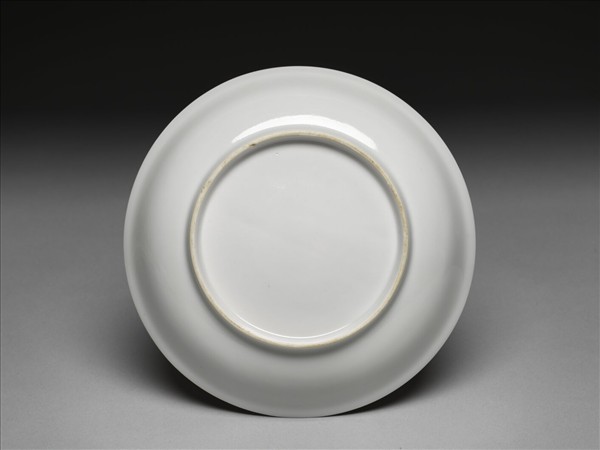 甜白釉雲龍紋碟