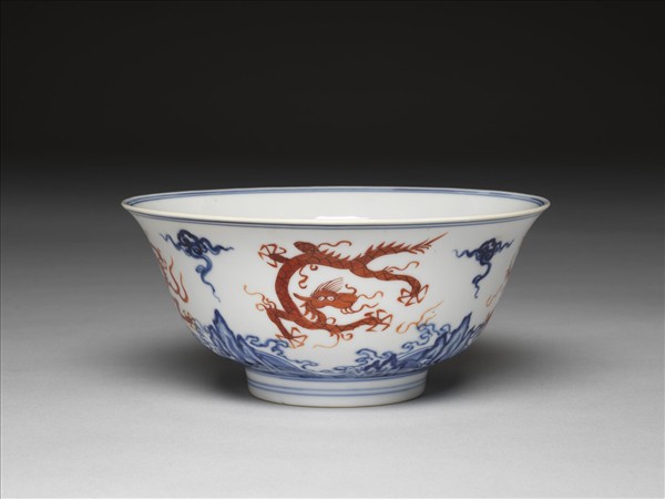 青花描紅五龍碗