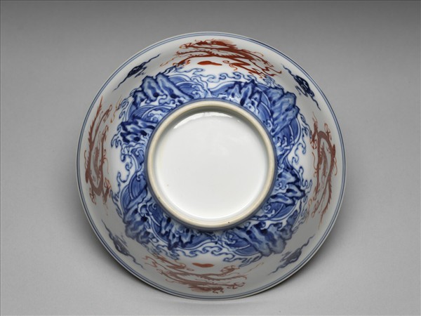 青花描紅五龍碗