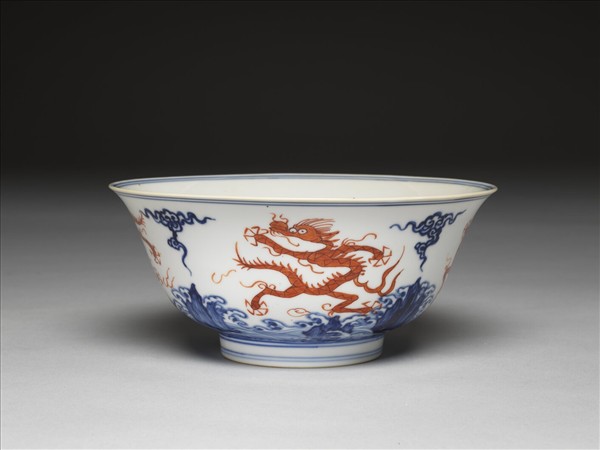 青花描紅五龍碗