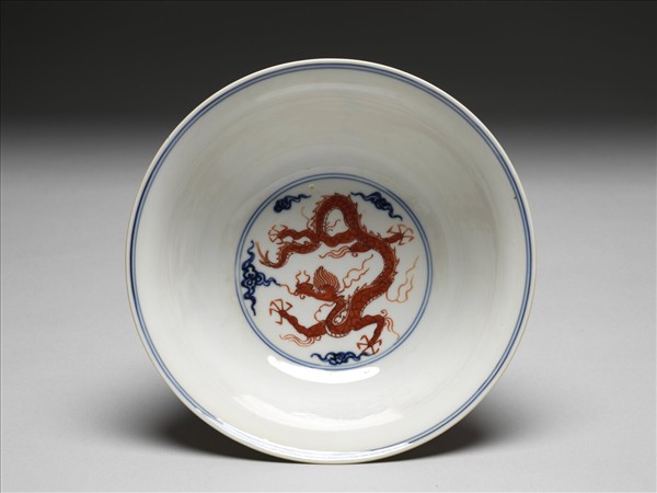 青花描紅五龍碗