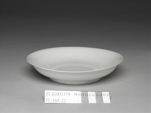 甜白釉雲龍紋碟