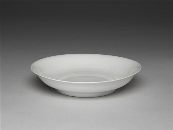 甜白釉雲龍紋碟