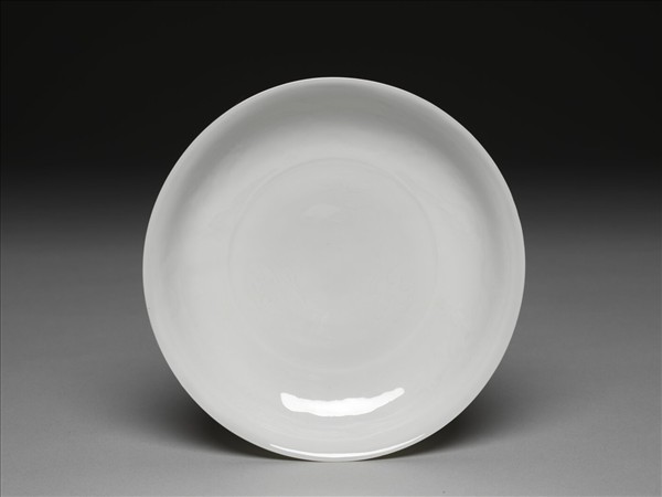 甜白釉雲龍紋碟