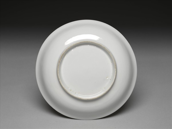 甜白釉雲龍紋碟