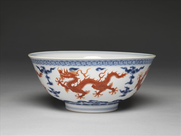 青花描紅五龍碗