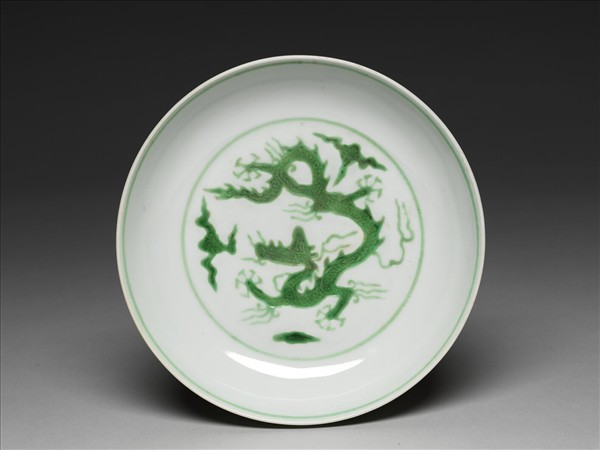 綠彩雲龍紋盤