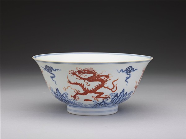 青花描紅五龍碗