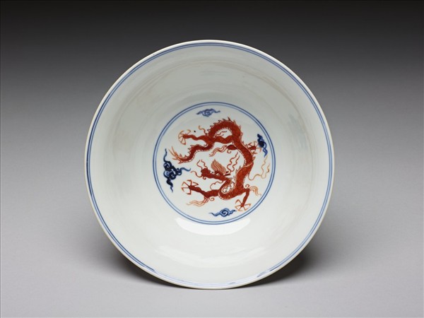 青花描紅五龍碗