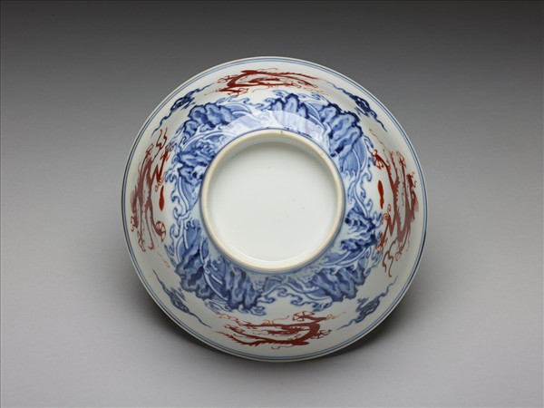 青花描紅五龍碗