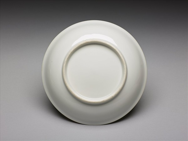 甜白釉雲鳳紋碟