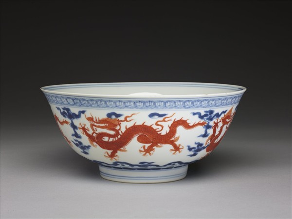 青花描紅五龍碗