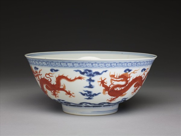 青花描紅五龍碗
