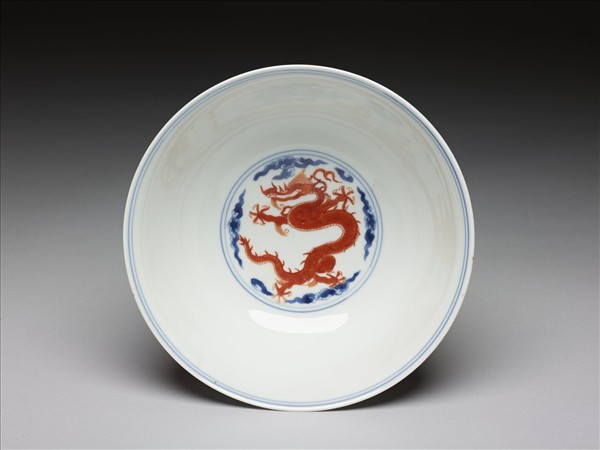 青花描紅五龍碗