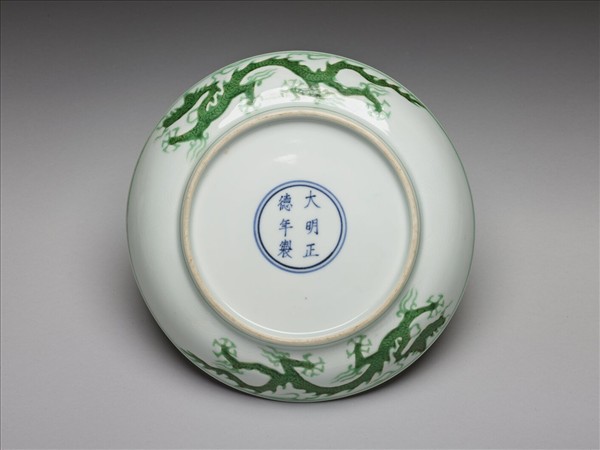 綠彩雲龍紋盤