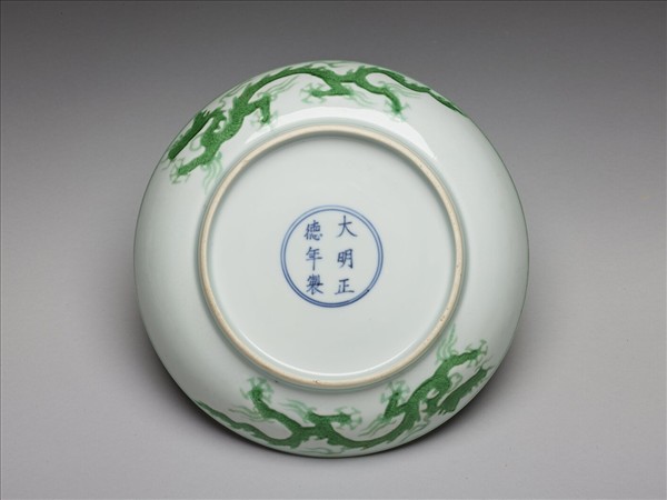 綠彩雲龍紋盤