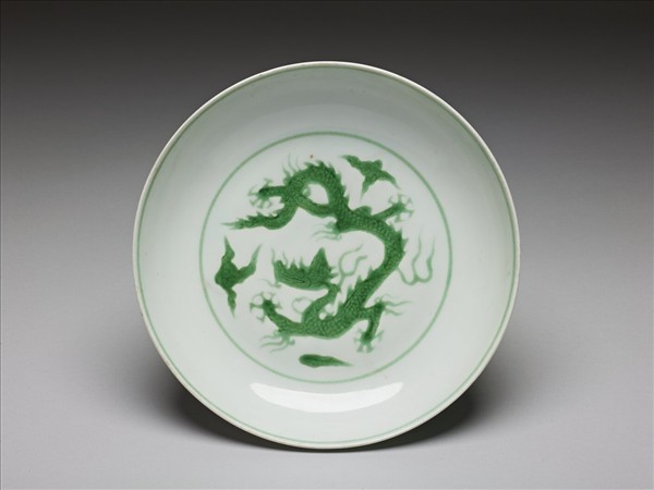 綠彩雲龍紋盤