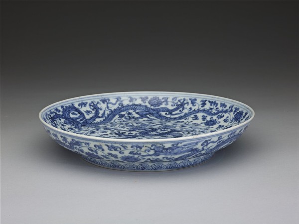 青花番蓮龍紋盤