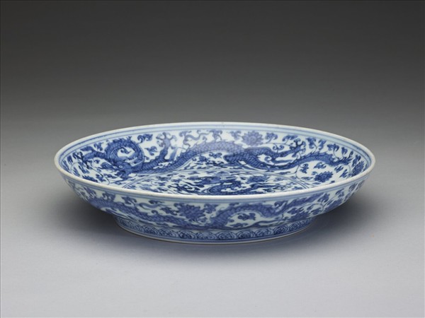 青花番蓮龍紋盤