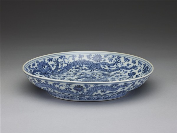 青花番蓮龍紋盤