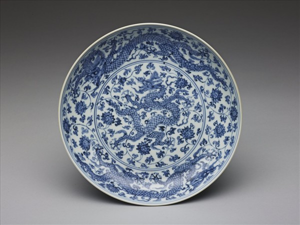青花番蓮龍紋盤
