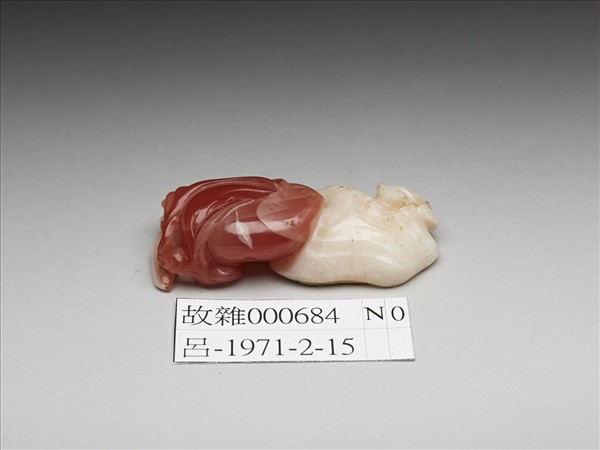 瑪瑙巧雕桃藝書鎮