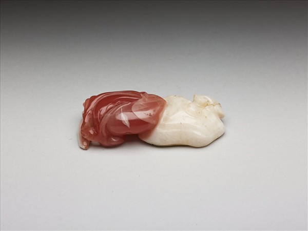 瑪瑙巧雕桃藝書鎮