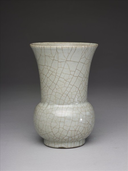 青瓷渣斗式瓶