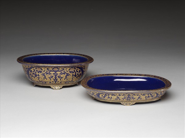 霽青釉描金夔龍紋盆托