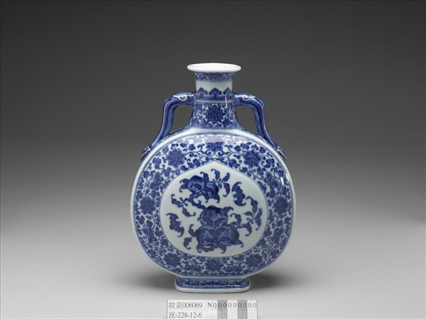 青花福壽紋如意耳扁壺