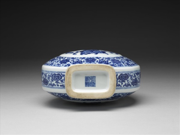 青花福壽紋如意耳扁壺