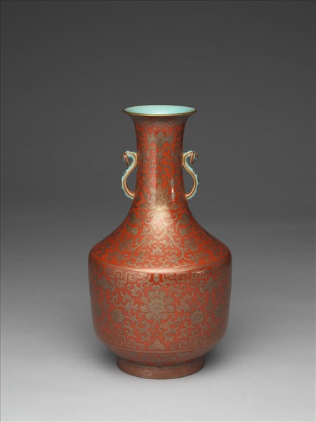 紅地描金番蓮紋如意耳瓶