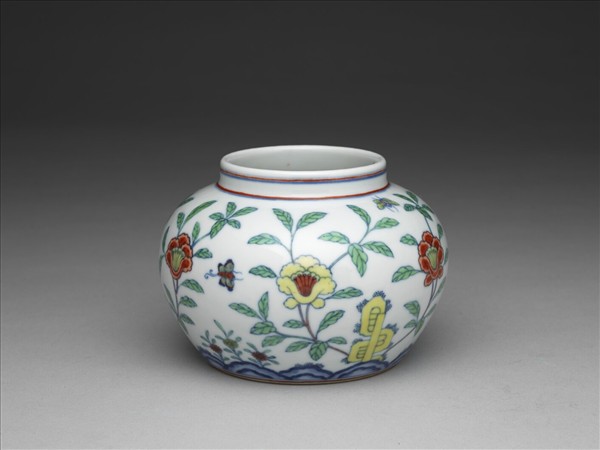 鬥彩花蝶紋罐